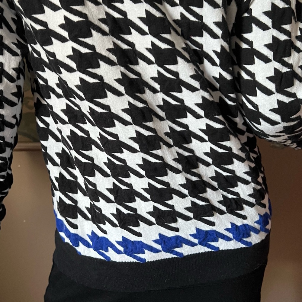 Dex 1963 Women’s XS Black & White, Blue Detail Houndstooth Round Neck Sweater - Picture 12 of 14